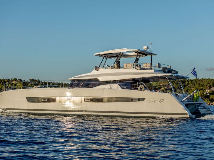 D2 Fountaine Pajot Power 67 - side profile D2 Fountaine Pajot Power 67 - side profile