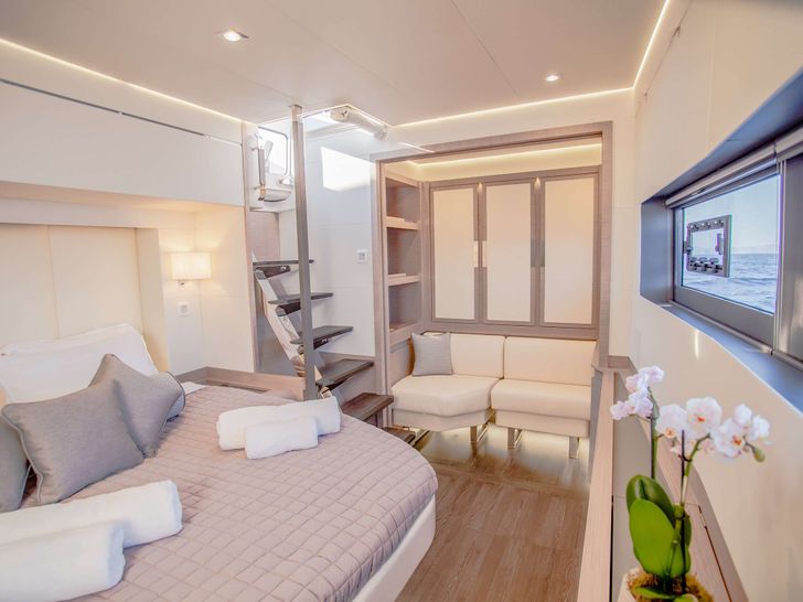 D2 - Fountaine Pajot 67,master cabin