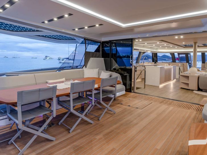 SERENISSIMA III Fountaine Pajot 80 - aft deck SERENISSIMA III Fountaine Pajot 80 - aft deck