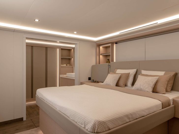 SERENISSIMA III Fountaine Pajot 80 - VIP cabin 1 SERENISSIMA III Fountaine Pajot 80 - VIP cabin 1