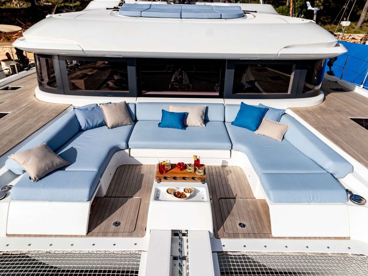 AGENDA 55 Lagoon 55 - foredeck seating AGENDA 55 Lagoon 55 - foredeck seating