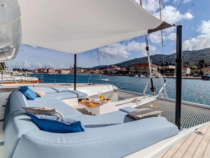 AGENDA 55 Lagoon 55 - foredeck seating and trampolines AGENDA 55 Lagoon 55 - foredeck seating and trampolines