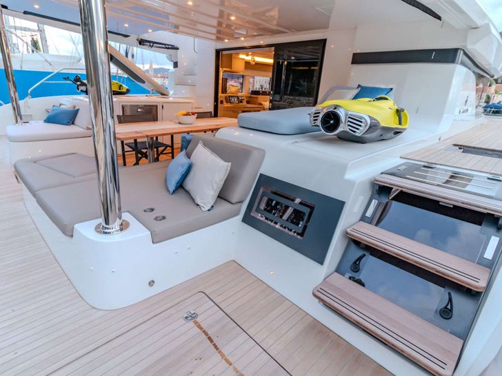 AGENDA 55 Lagoon 55 - aft deck AGENDA 55 Lagoon 55 - aft deck