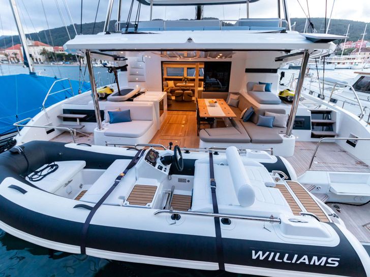 AGENDA 55 Lagoon 55 - stern with a tender AGENDA 55 Lagoon 55 - stern with a tender