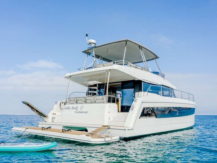 ENDLESS BEAUTY - Fountaine Pajot 44,stern view ENDLESS BEAUTY - Fountaine Pajot 44,stern view