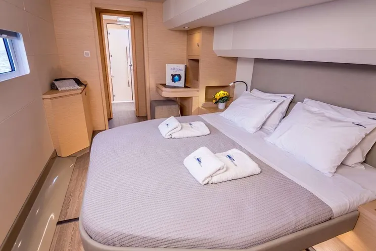 Charter Yacht ENDLESS BEAUTY - Fountaine Pajot 44 - 3 Cabins - Athens - Mykonos - Santorini - Greece