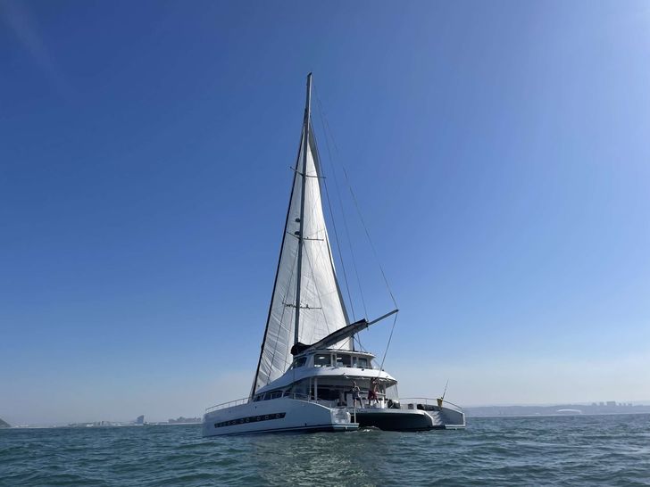 HQ2 - Open Ocean 750,cruising stern view HQ2 - Open Ocean 750,cruising stern view