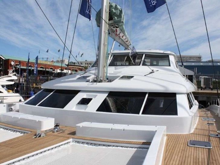 HQ2 - Open Ocean 750,bow with twin trampoline HQ2 - Open Ocean 750,bow with twin trampoline