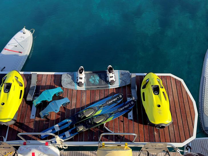 AURELIA Lagoon 55 - water toys AURELIA Lagoon 55 - water toys