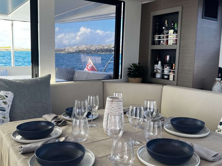 ANDIAMO Leopard 50 - indoor dining set up ANDIAMO Leopard 50 - indoor dining set up