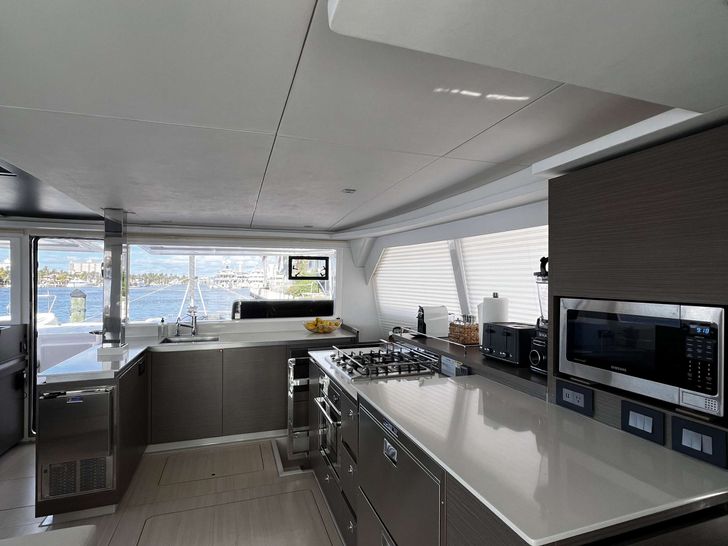 ANDIAMO Leopard 50 - galley ANDIAMO Leopard 50 - galley