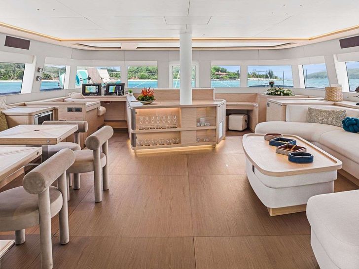 MANE ET NOCTE - Lagoon Seventy 7,expansive saloon and indoor dining area MANE ET NOCTE - Lagoon Seventy 7,expansive saloon and indoor dining area