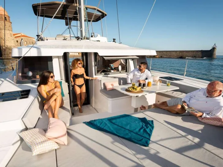 DISFRUTON Bali 4.6 - foredeck DISFRUTON Bali 4.6 - foredeck