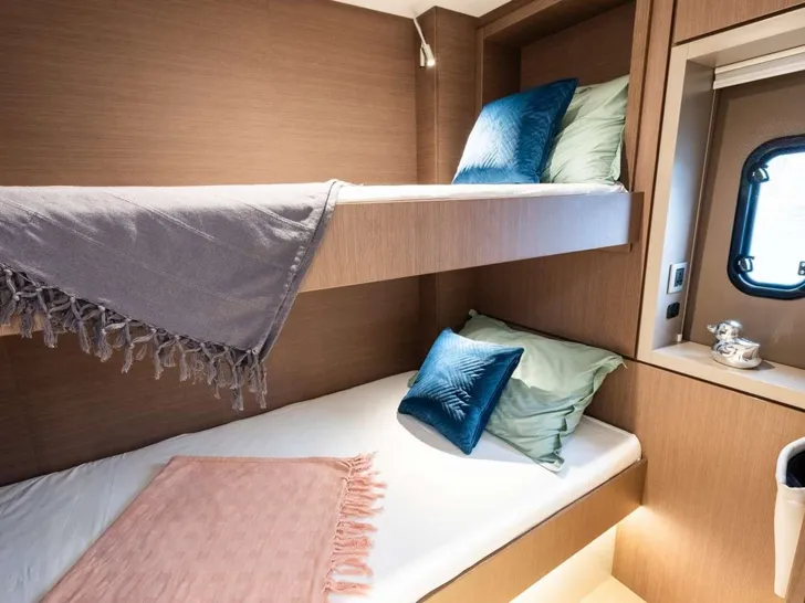 DISFRUTON Bali 4.6 - twin cabin DISFRUTON Bali 4.6 - twin cabin