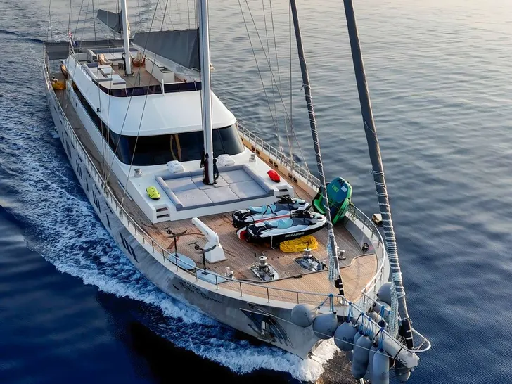 DE LOVE Custom Sailing Yacht 47m - bow shot DE LOVE Custom Sailing Yacht 47m - bow shot