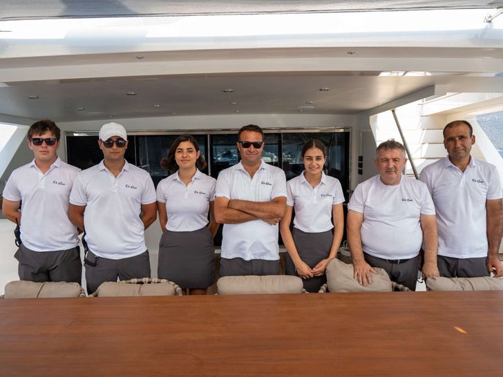 DE LOVE Custom Sailing Yacht 47m - crew DE LOVE Custom Sailing Yacht 47m - crew