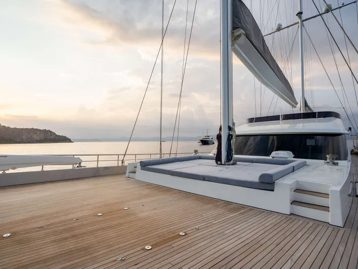 DE LOVE Custom Sailing Yacht 47m - foredeck bronzing area DE LOVE Custom Sailing Yacht 47m - foredeck bronzing area