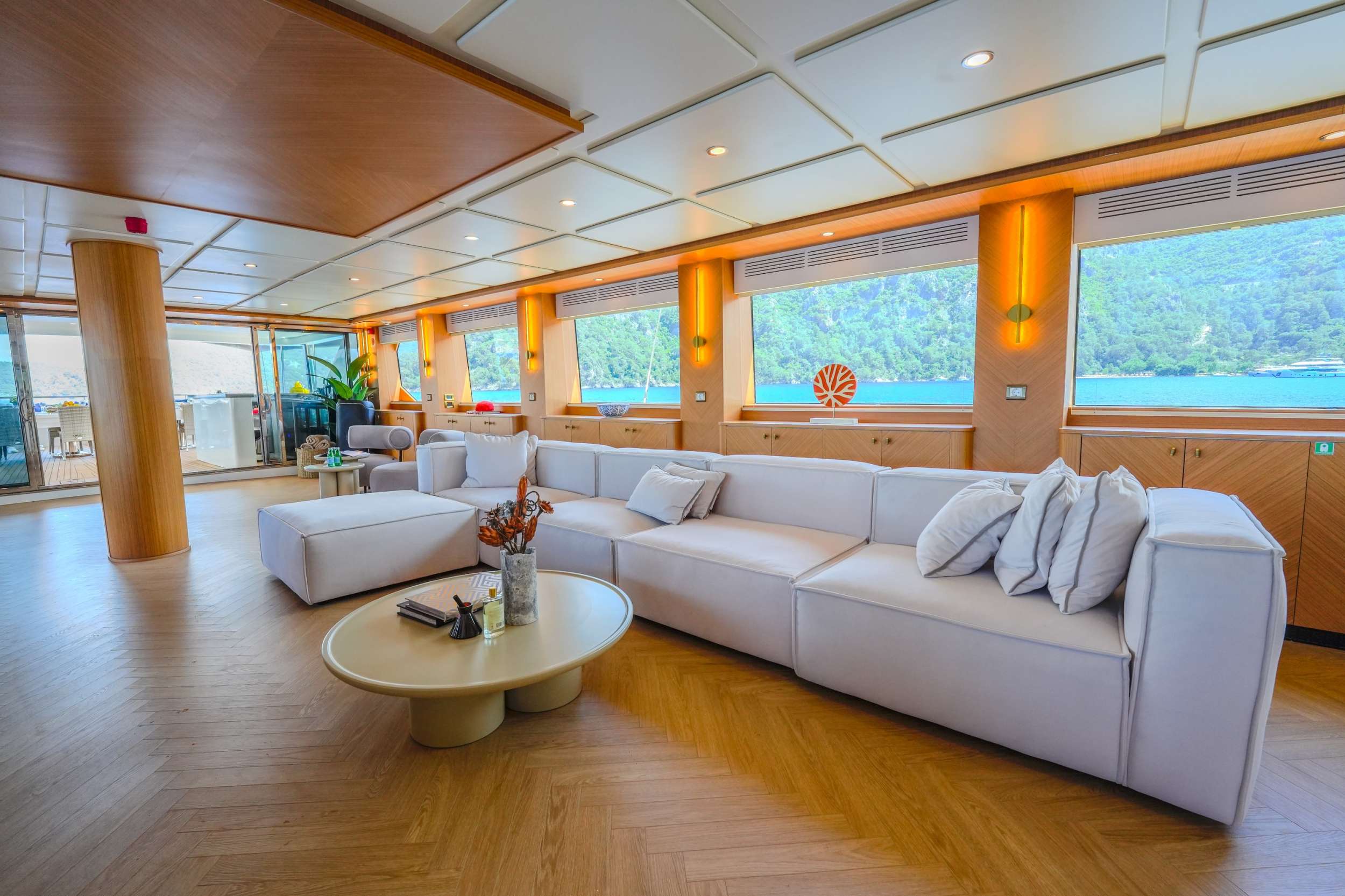 KING OF THE SEA - Indoor seating area