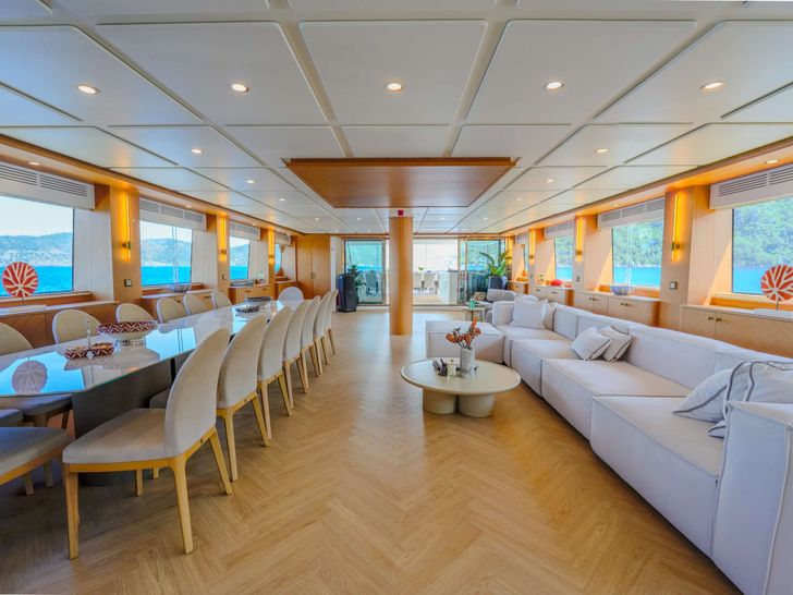 KING OF THE SEA - Indoor dining area KING OF THE SEA - Indoor dining area