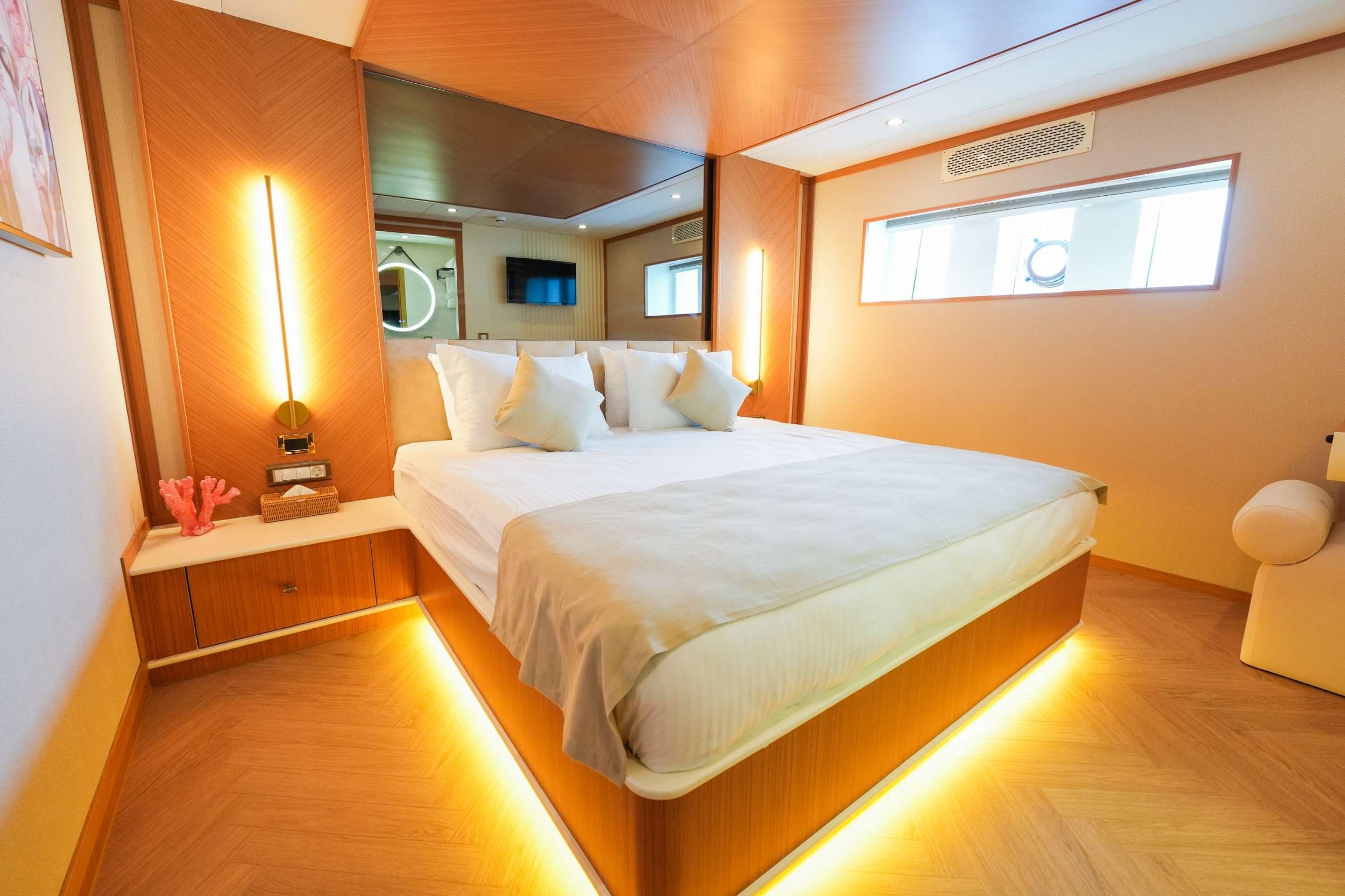KING OF THE SEA - Bedroom