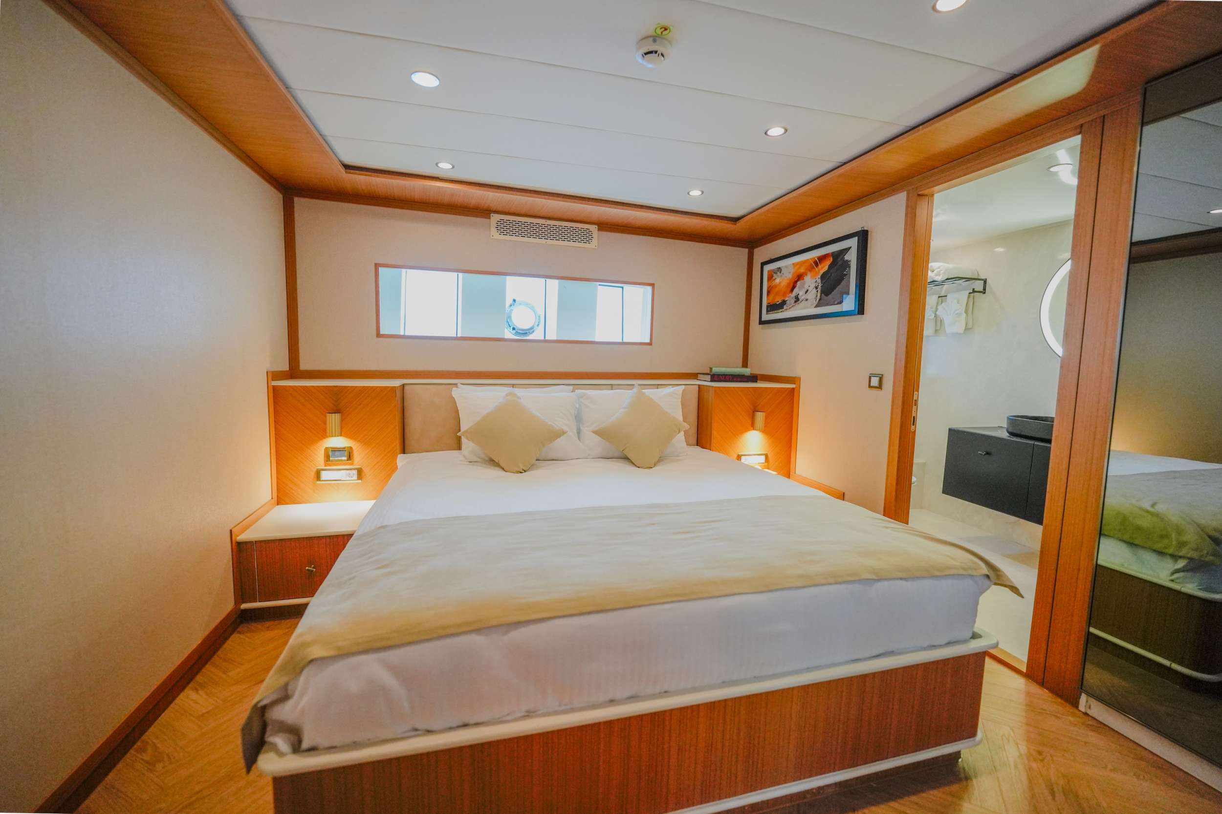 KING OF THE SEA - Bedroom