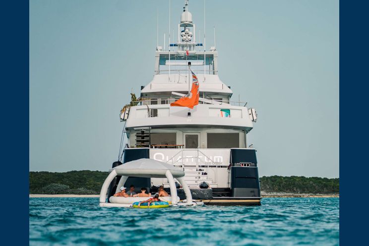 Charter Yacht QUANTUM - Broward 125 - 4 Cabins - Nassau - Exumas - Bahamas