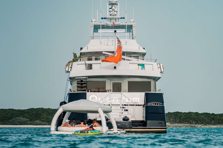 Charter Yacht QUANTUM - Broward 125 - 4 Cabins - Nassau - Exumas - Bahamas