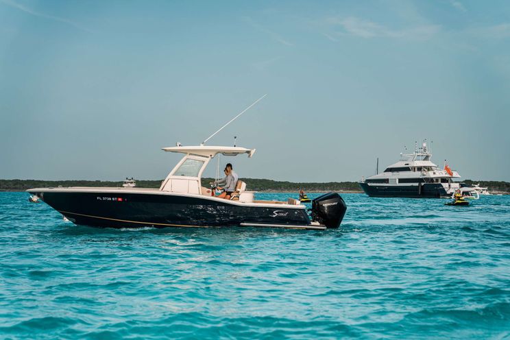 Charter Yacht QUANTUM - Broward 125 - 4 Cabins - Nassau - Exumas - Bahamas