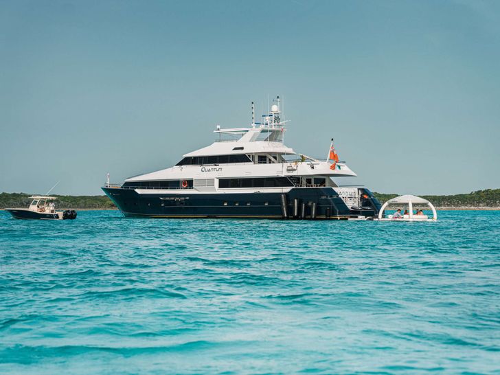 QUANTUM Broward 125 anchored with water toys QUANTUM Broward 125 anchored with water toys