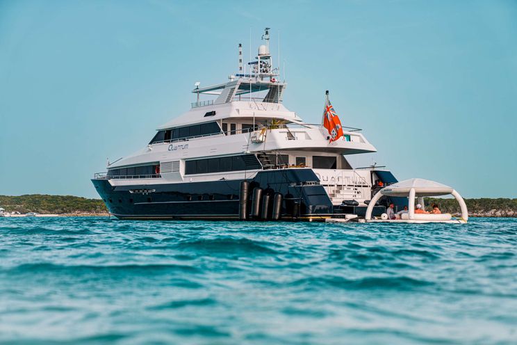 Charter Yacht QUANTUM - Broward 125 - 4 Cabins - Nassau - Exumas - Bahamas