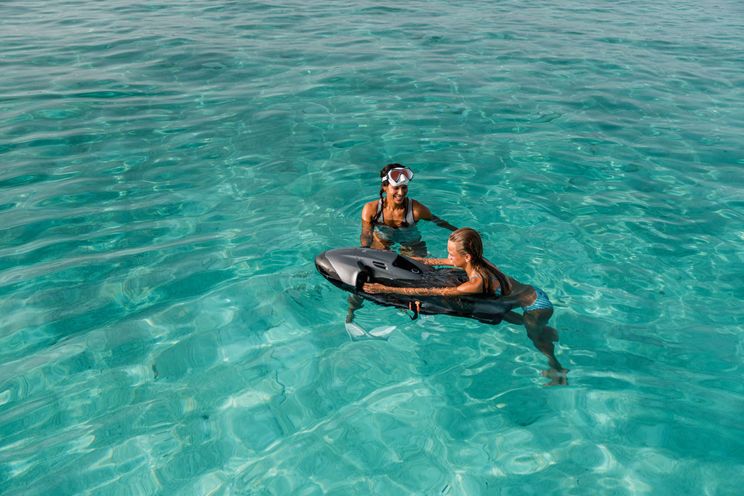 Charter Yacht QUANTUM - Broward 125 - 4 Cabins - Nassau - Exumas - Bahamas