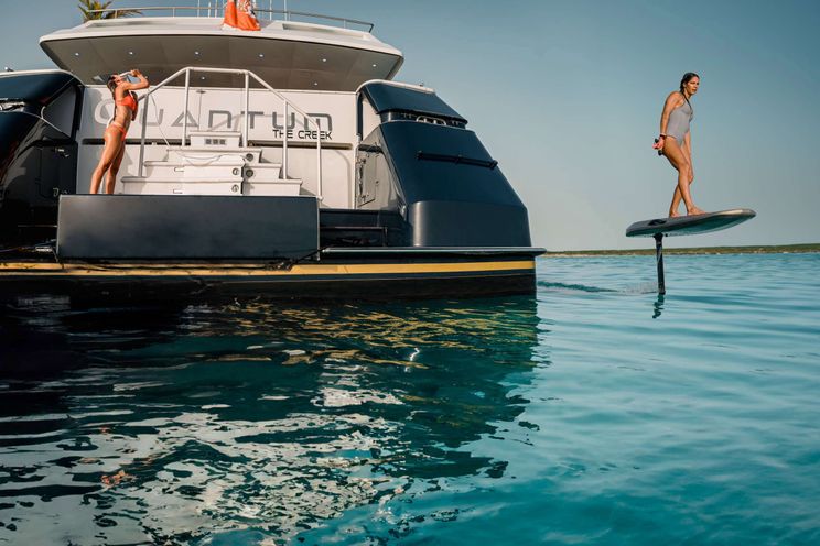 Charter Yacht QUANTUM - Broward 125 - 4 Cabins - Nassau - Exumas - Bahamas