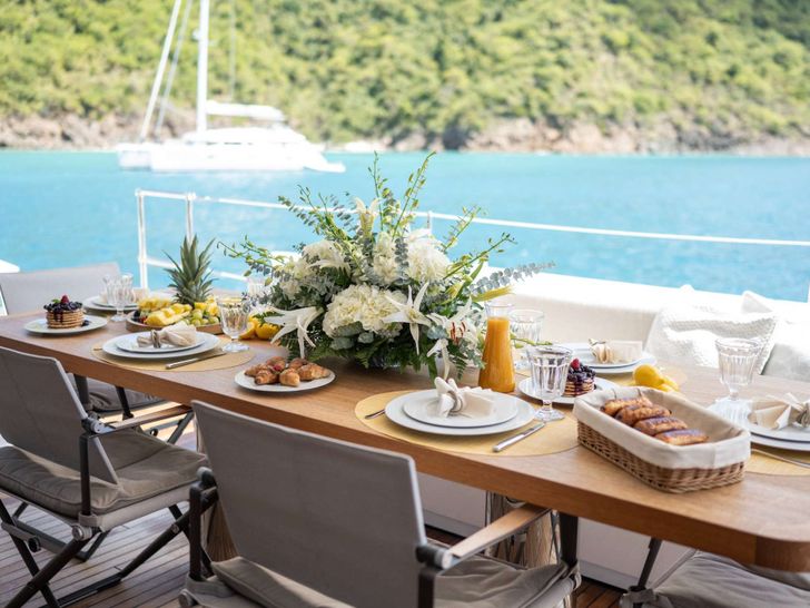VIVI Sunreef 60 - aft alfresco dining area VIVI Sunreef 60 - aft alfresco dining area