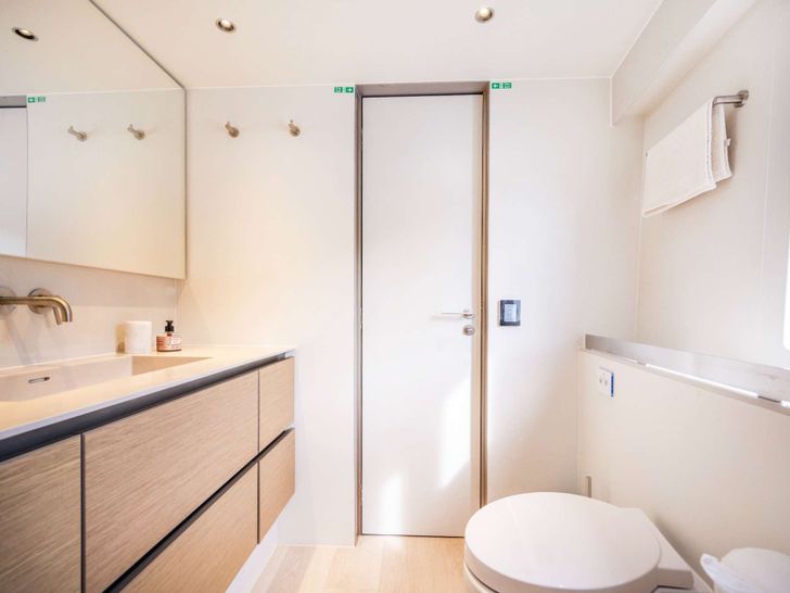 VIVI Sunreef 60 - master cabin bathroom VIVI Sunreef 60 - master cabin bathroom