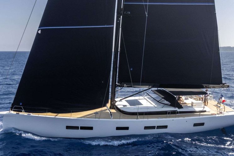 Charter Yacht MYSTIC - YYacht Y7 - 2 Cabins - Grimaud - Cannes - Monaco - St. Tropez - French Riviera