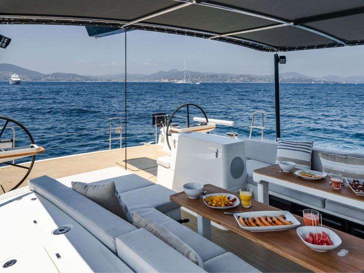 MYSTIC YYacht Y7 - aft alfresco lounge healthy snacks MYSTIC YYacht Y7 - aft alfresco lounge healthy snacks