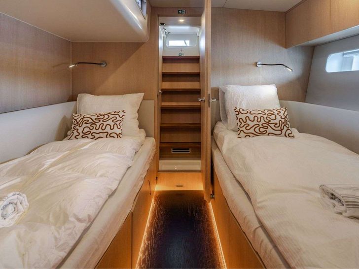 MYSTIC YYacht Y7 - twin cabin MYSTIC YYacht Y7 - twin cabin