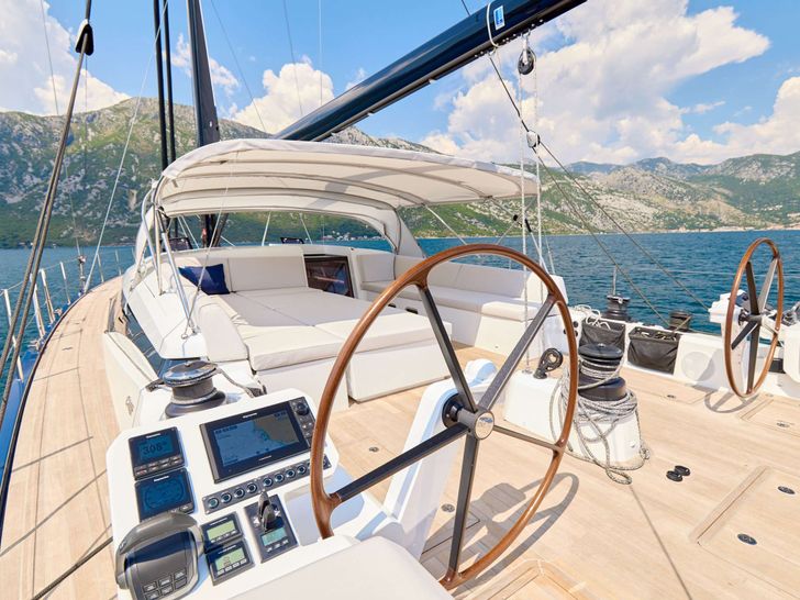 GRATEFUL CNB Bordeaux 76 helm GRATEFUL CNB Bordeaux 76 helm
