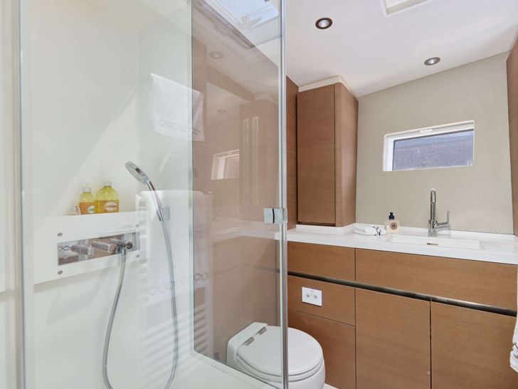 GRATEFUL CNB Bordeaux 76 main cabin bathroom GRATEFUL CNB Bordeaux 76 main cabin bathroom