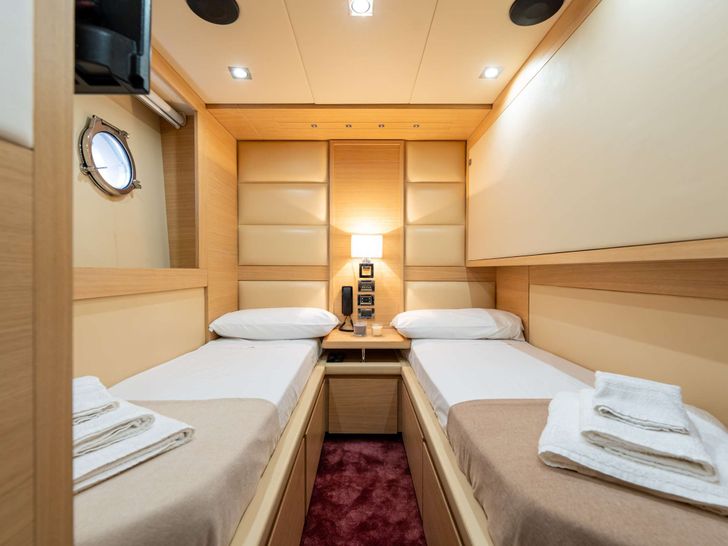 FOREVER ROSANNA Azimut 78 - twin cabin FOREVER ROSANNA Azimut 78 - twin cabin