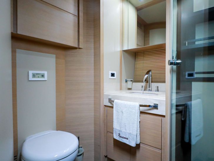 FOREVER ROSANNA Azimut 78 - master cabin bathroom FOREVER ROSANNA Azimut 78 - master cabin bathroom