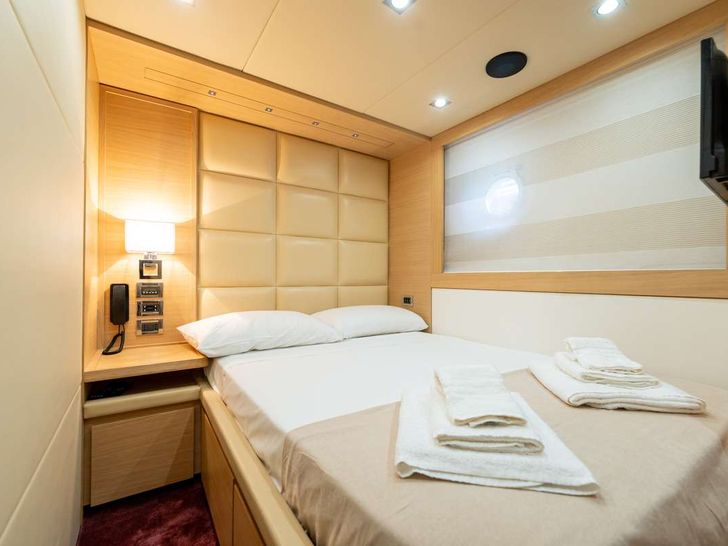 FOREVER ROSANNA Azimut 78 - VIP cabin 2 FOREVER ROSANNA Azimut 78 - VIP cabin 2