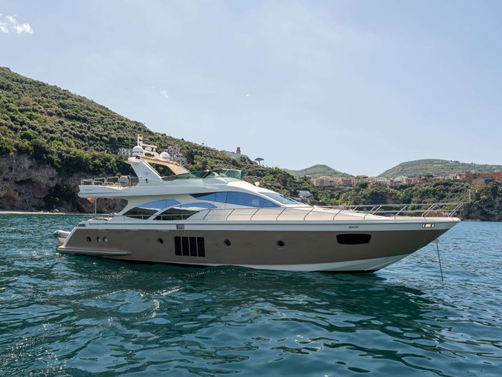 FOREVER ROSANNA Azimut 78 - anchored FOREVER ROSANNA Azimut 78 - anchored