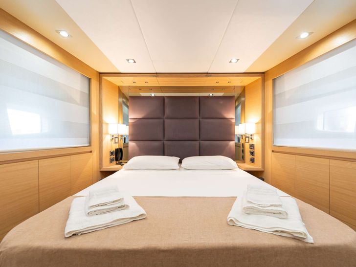 FOREVER ROSANNA Azimut 78 - VIP cabin 1 FOREVER ROSANNA Azimut 78 - VIP cabin 1