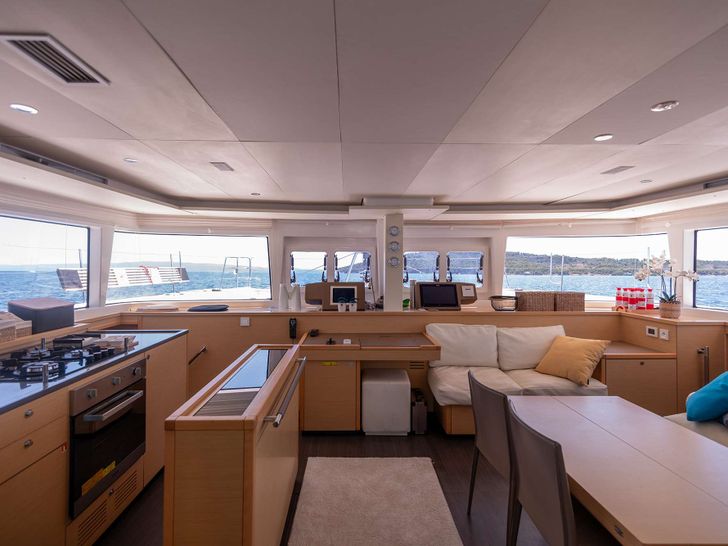 TOPAZ Lagoon 560 S2 - saloon TOPAZ Lagoon 560 S2 - saloon