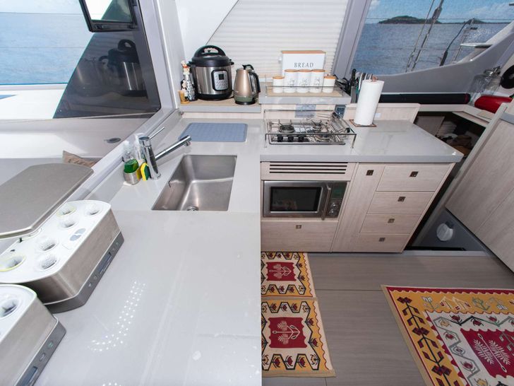 SISU Lagoon 45 - galley SISU Lagoon 45 - galley