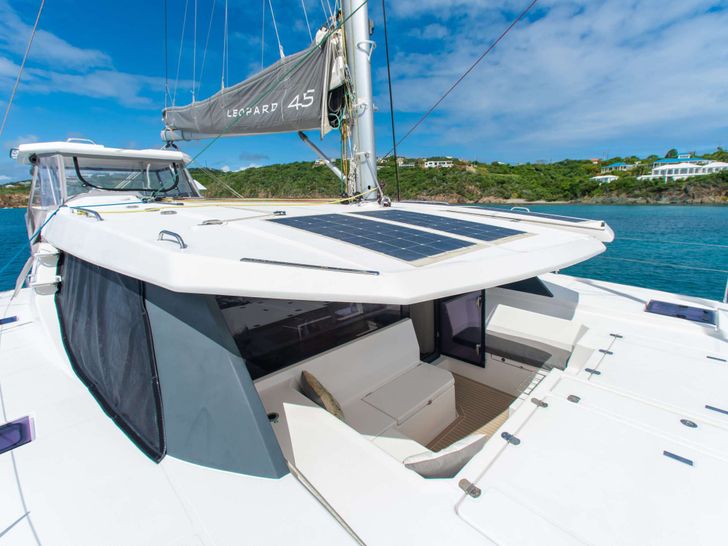 SISU Lagoon 45 - foredeck lounge SISU Lagoon 45 - foredeck lounge