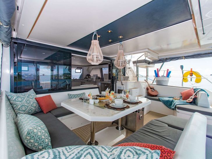 SISU Lagoon 45 - aft deck dining area SISU Lagoon 45 - aft deck dining area