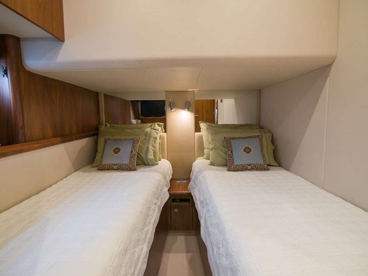 ELENTARI Sunseeker Predator 72 - twin cabin ELENTARI Sunseeker Predator 72 - twin cabin