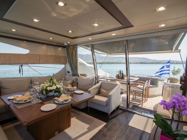 ELENTARI Sunseeker Predator 72 - saloon dining area ELENTARI Sunseeker Predator 72 - saloon dining area
